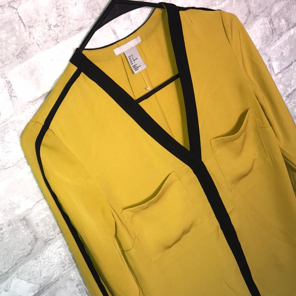H&M | Yellow & black high low long sleeve top